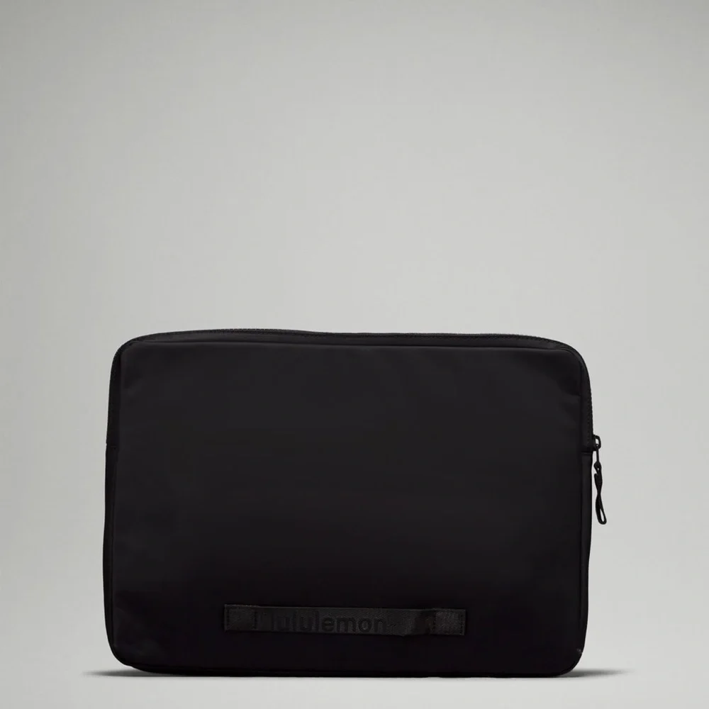 NWT Lululemon New Crew Laptop Sleeve Black